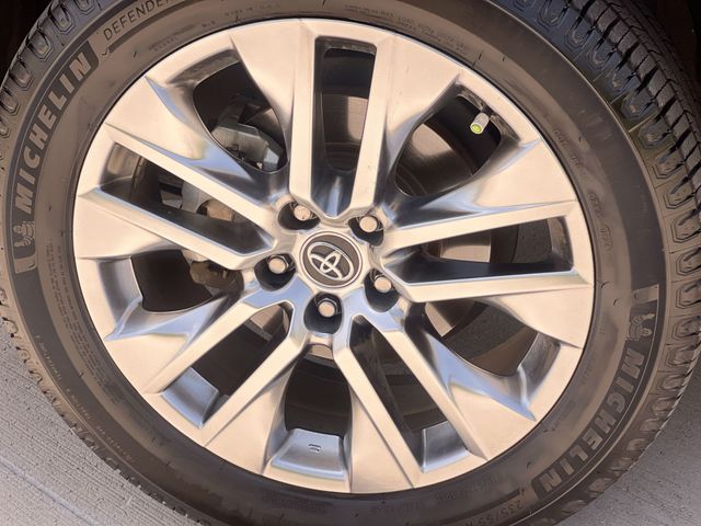 Thumbnail: 2021 Toyota RAV4 - 8