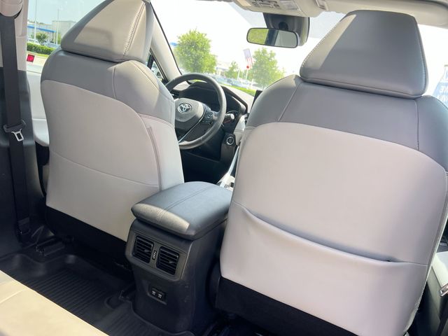 Thumbnail: 2021 Toyota RAV4 - 21