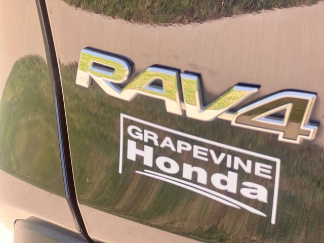 Thumbnail: 2021 Toyota RAV4 - 7