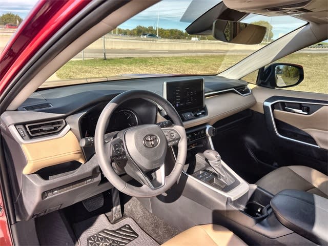 Thumbnail: 2025 Toyota RAV4 - 2