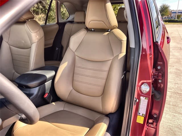 Thumbnail: 2025 Toyota RAV4 - 12