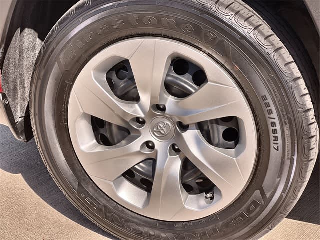 Thumbnail: 2022 Toyota RAV4 - 8