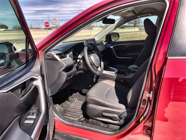 Thumbnail: 2022 Toyota RAV4 - 20