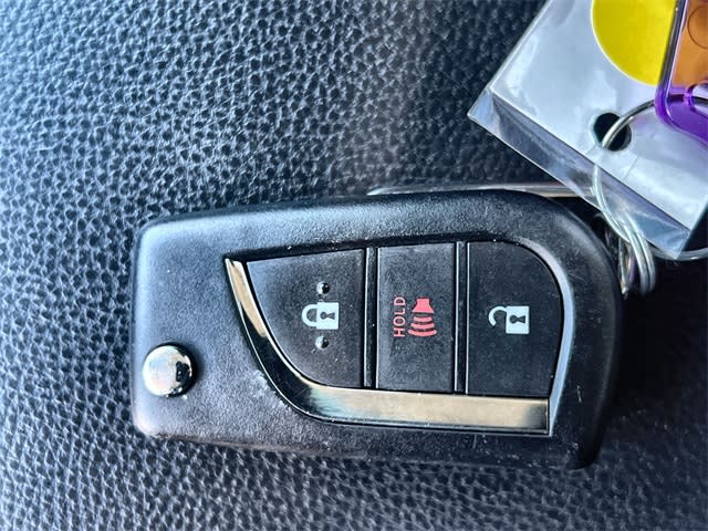 Thumbnail: 2022 Toyota RAV4 - 17