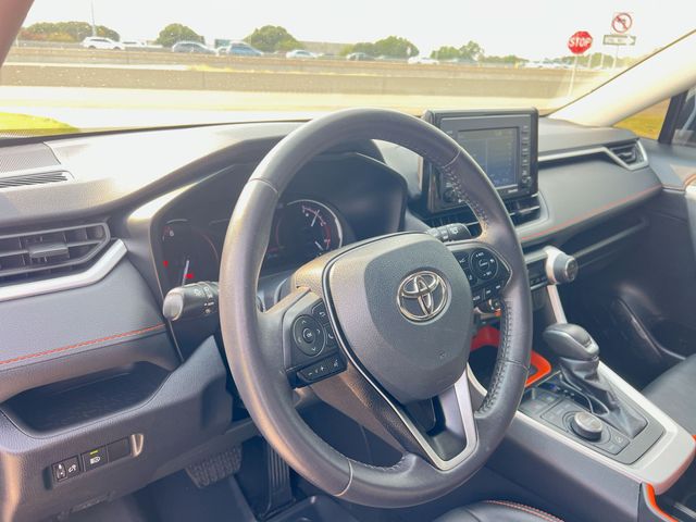 Thumbnail: 2022 Toyota RAV4 - 10