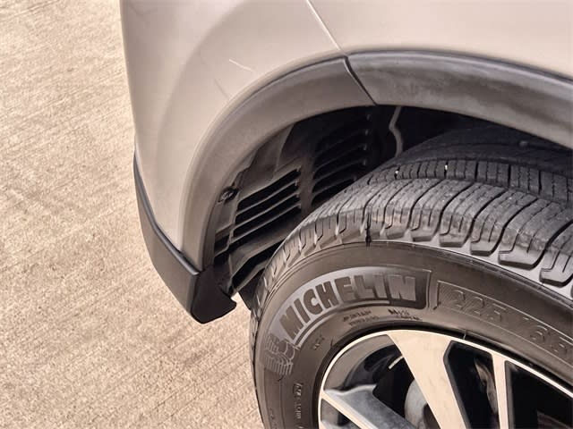 Thumbnail: 2018 Toyota RAV4 - 23