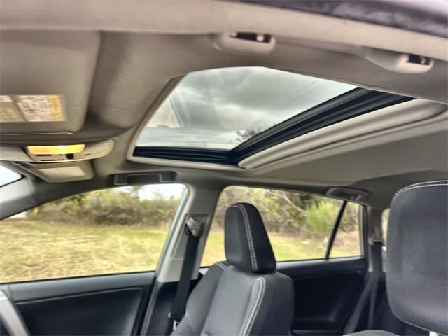 Thumbnail: 2018 Toyota RAV4 - 32