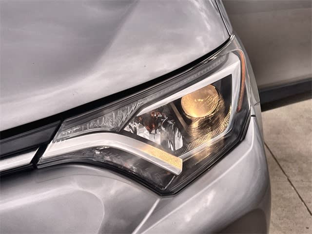 Thumbnail: 2018 Toyota RAV4 - 24