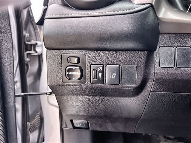 Thumbnail: 2018 Toyota RAV4 - 29