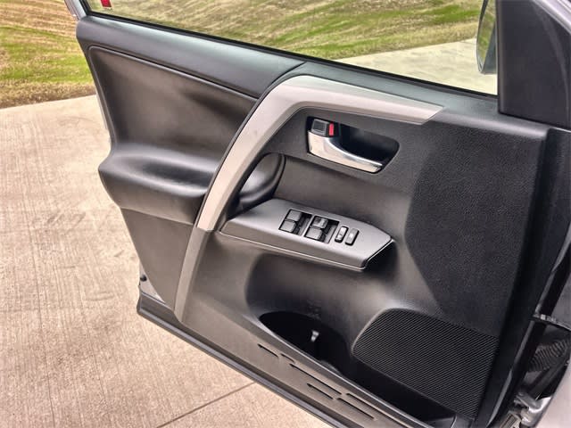 Thumbnail: 2018 Toyota RAV4 - 30