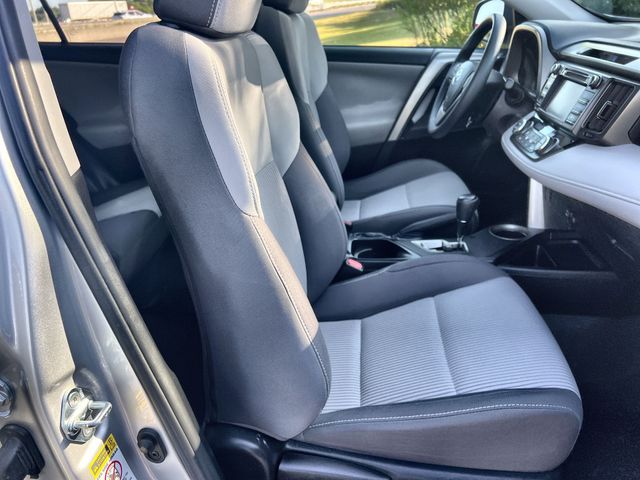 Thumbnail: 2015 Toyota RAV4 - 12