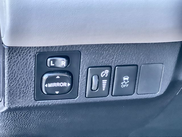 Thumbnail: 2015 Toyota RAV4 - 28