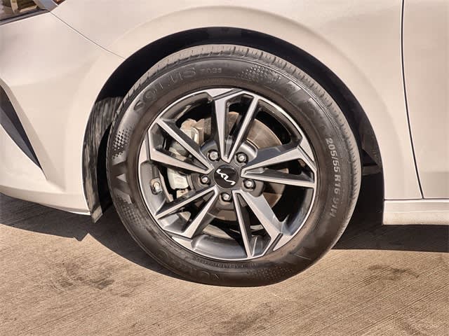 Thumbnail: 2023 Kia Forte - 8