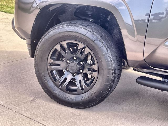 Thumbnail: 2021 Toyota Tacoma - 8