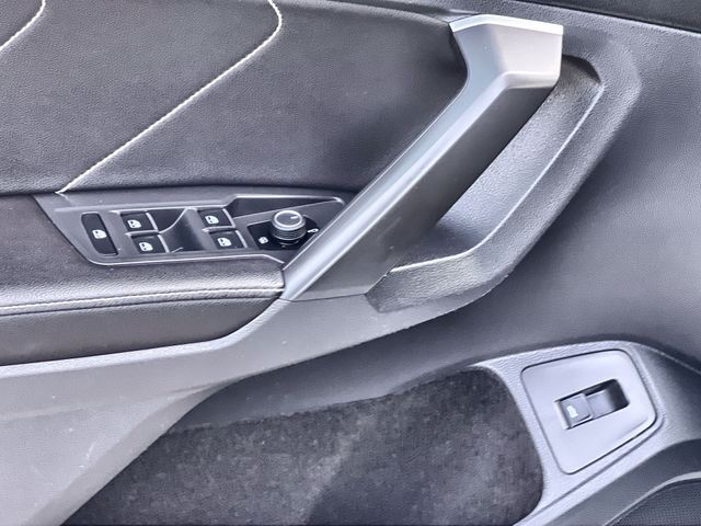 Thumbnail: 2022 Volkswagen Tiguan - 30