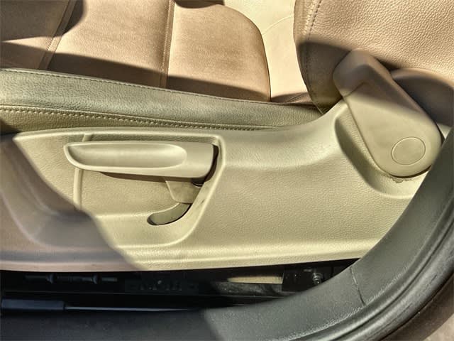 Thumbnail: 2012 Volkswagen Jetta - 29