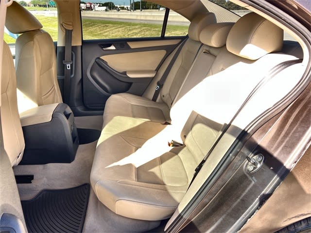 Thumbnail: 2012 Volkswagen Jetta - 13