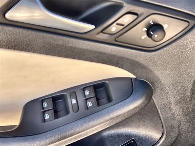 Thumbnail: 2012 Volkswagen Jetta - 28