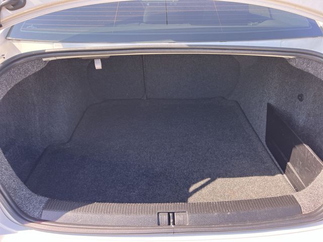 Thumbnail: 2010 Volkswagen Jetta - 16