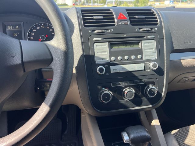 Thumbnail: 2010 Volkswagen Jetta - 14