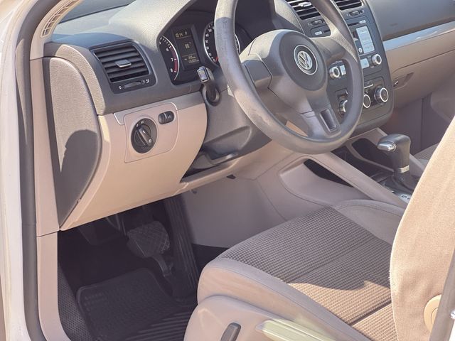 Thumbnail: 2010 Volkswagen Jetta - 11