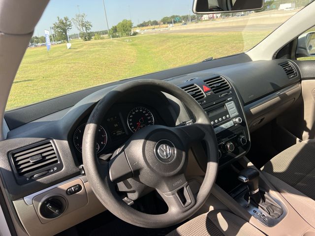 Thumbnail: 2010 Volkswagen Jetta - 2