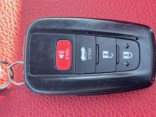Thumbnail: 2018 Toyota Camry - 17