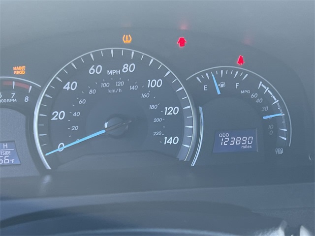 Thumbnail: 2012 Toyota Camry - 16