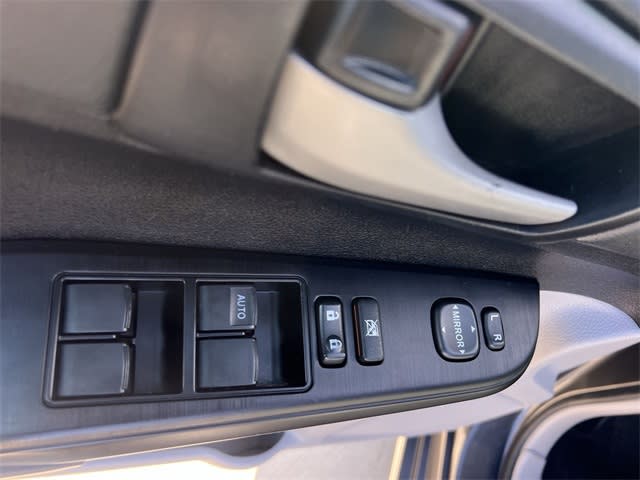 Thumbnail: 2012 Toyota Camry - 28