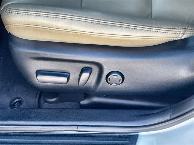 Thumbnail: 2017 Toyota Avalon - 32