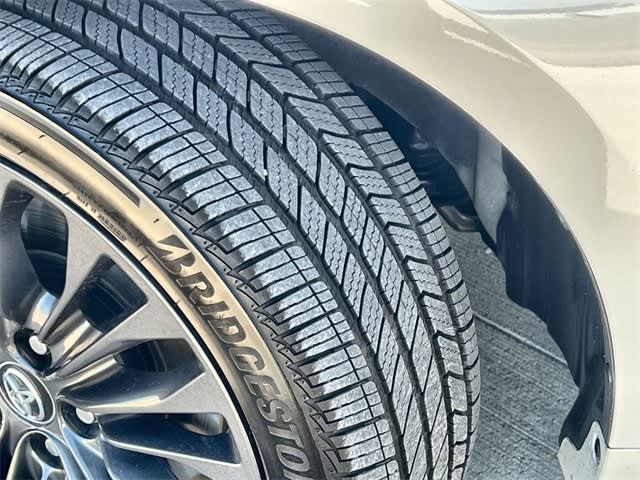 Thumbnail: 2017 Toyota Avalon - 24