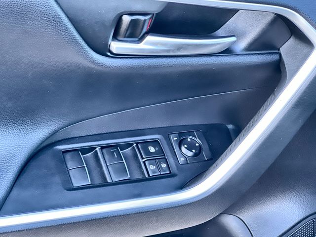 Thumbnail: 2021 Toyota RAV4 - 30