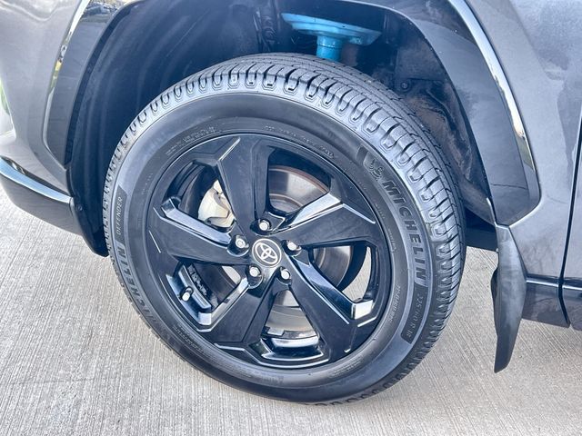 Thumbnail: 2021 Toyota RAV4 - 8