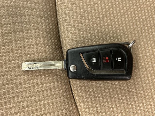 Thumbnail: 2021 Toyota RAV4 - 17