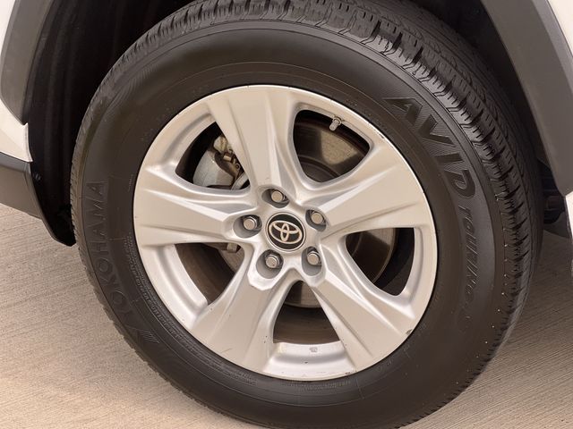 Thumbnail: 2021 Toyota RAV4 - 8