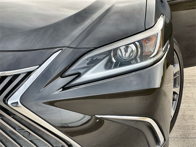 Thumbnail: 2019 Lexus ES - 24