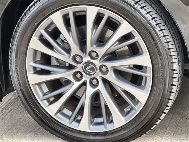 Thumbnail: 2019 Lexus ES - 8