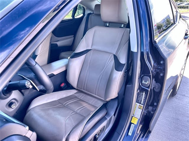 Thumbnail: 2021 Lexus ES - 12