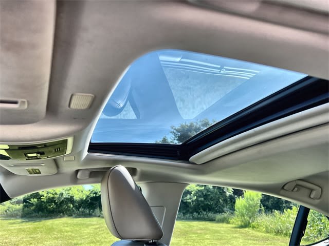 Thumbnail: 2021 Lexus ES - 32