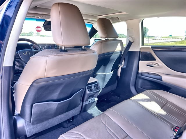 Thumbnail: 2021 Lexus ES - 13