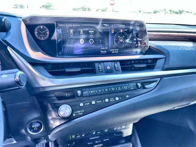 Thumbnail: 2021 Lexus ES - 14