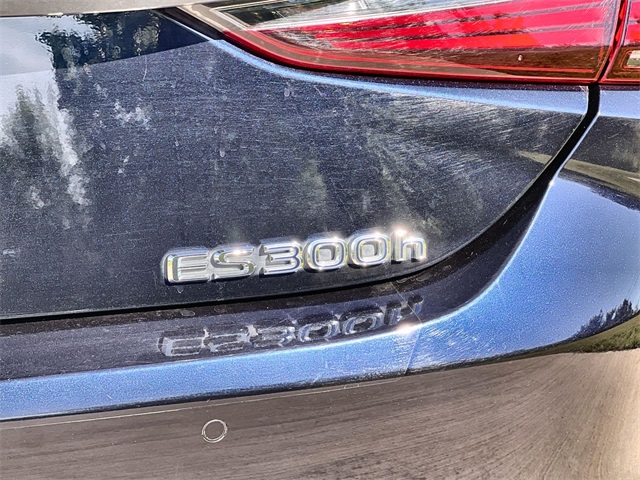 Thumbnail: 2021 Lexus ES - 7
