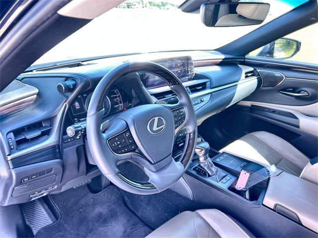 Thumbnail: 2021 Lexus ES - 2