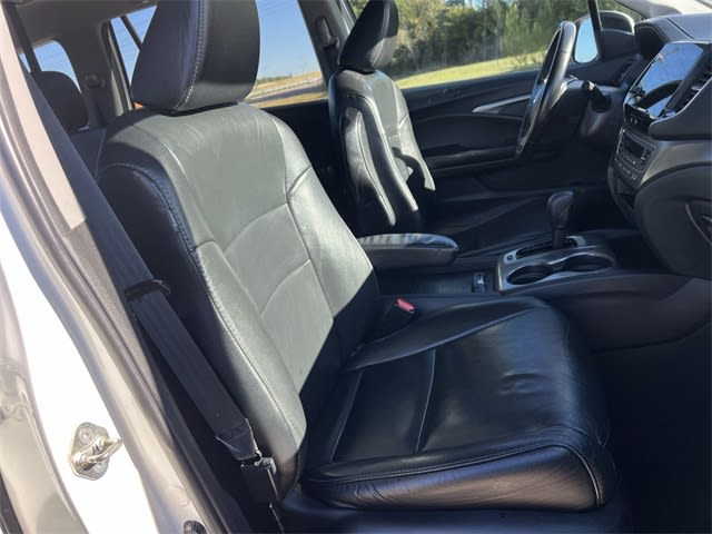 Thumbnail: 2019 Honda Pilot - 12