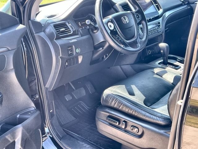 Thumbnail: 2017 Honda Pilot - 11