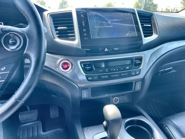 Thumbnail: 2017 Honda Pilot - 14