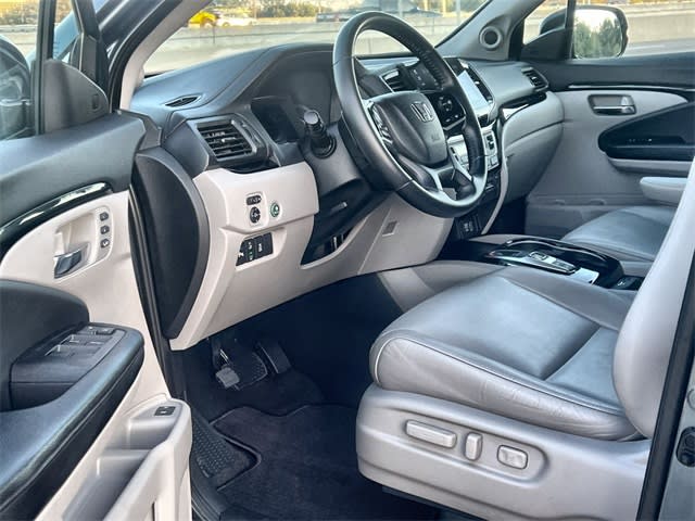 Thumbnail: 2019 Honda Pilot - 11
