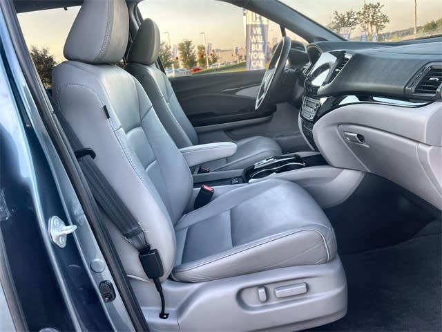 Thumbnail: 2019 Honda Pilot - 21