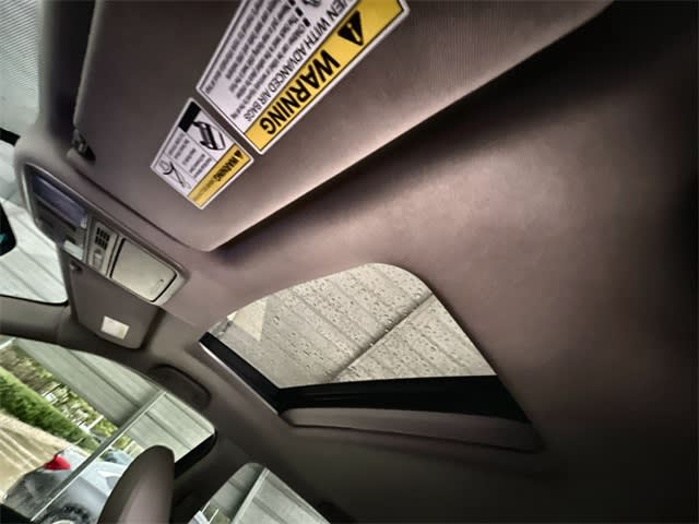 Thumbnail: 2017 Honda Pilot - 32