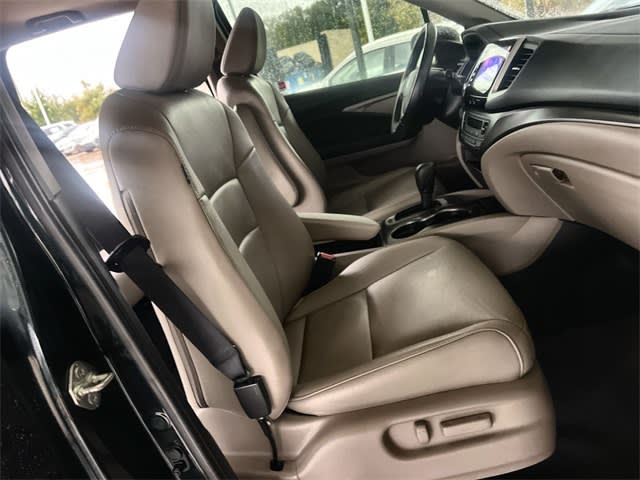 Thumbnail: 2017 Honda Pilot - 12